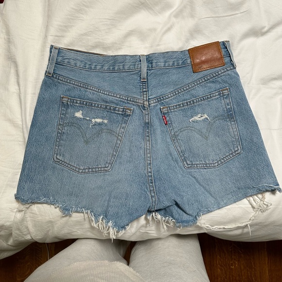 Levi’s jean shorts from Aritzia - Picture 2 of 3